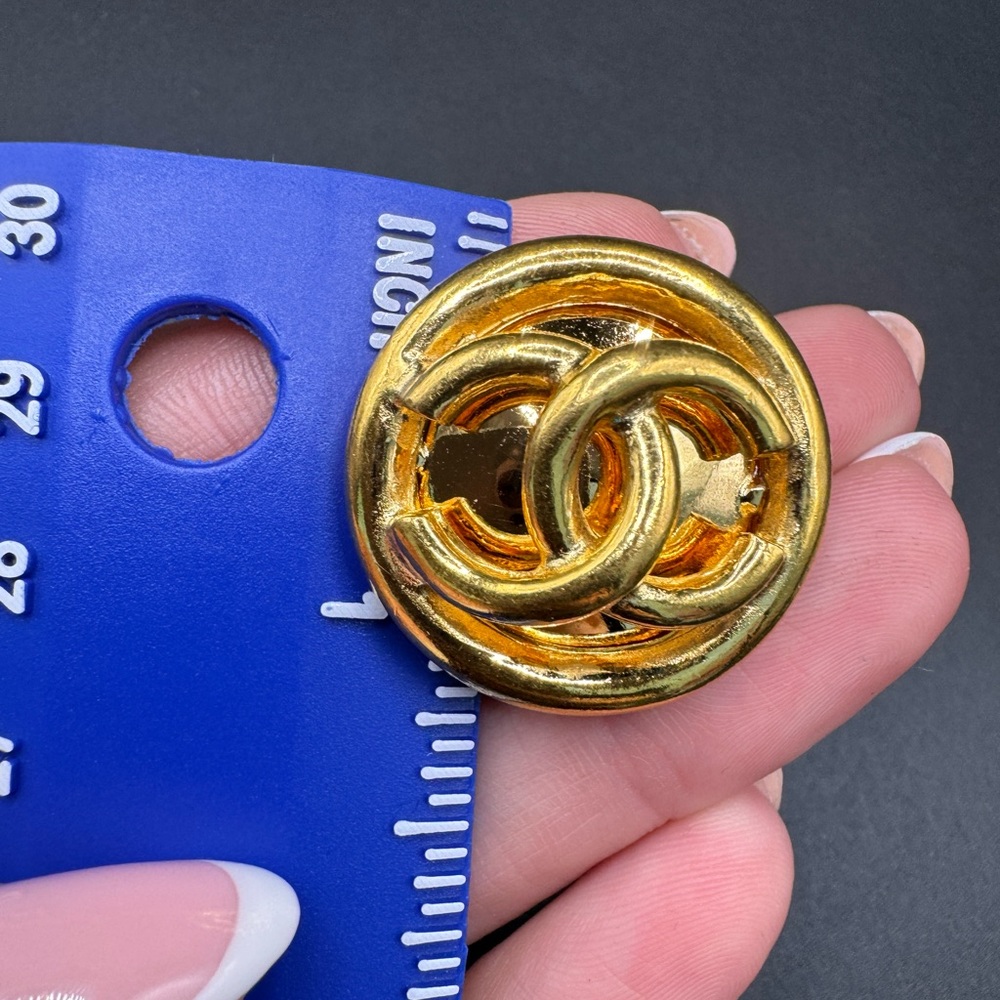 ❗️FINAL PRICE❗️LOT 785 RARE 24K gold plated Chanel vintage clip on earrings - Picture 11 of 11